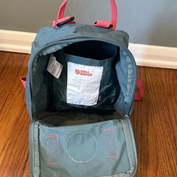 Fjällräven Kånken Mini Backpack in Teal and Coral Pink - Picture 5 of 6